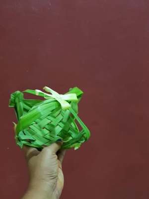 Jewelry making and coconut leaves basket weaving - Jai Arts & Culture Singapore